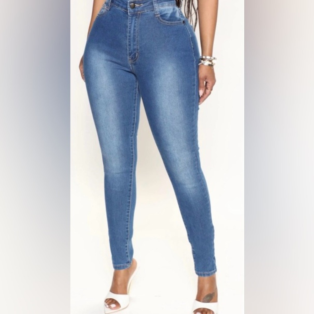 NWT High Waisted Blue Jeans